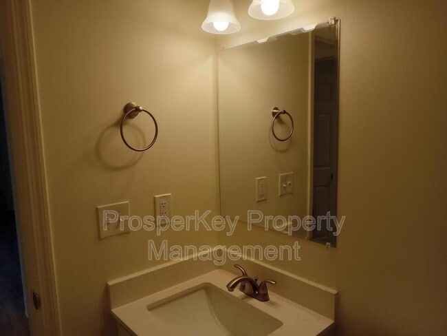 Building Photo - 11 Hidden Valley Ct