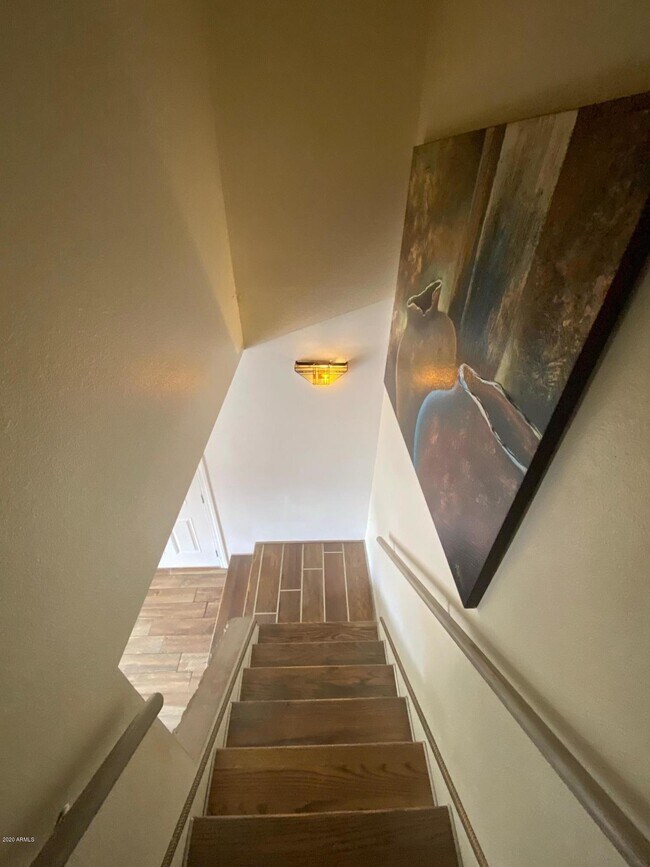 Building Photo - 808 E Cochise Dr