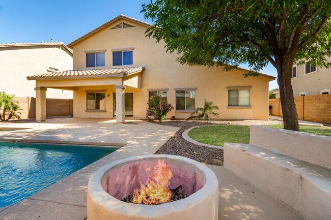 Building Photo - Chandler 4 Bedroom - 2.5 Bathroom with Pri...