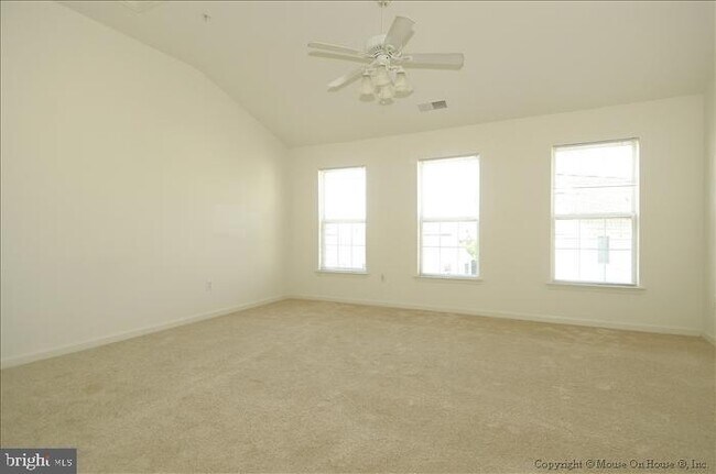 Building Photo - 52 Golden Ash Way