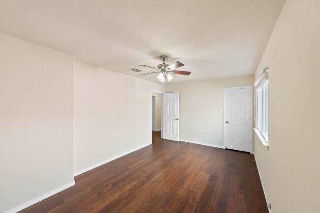 Building Photo - Gated Community - Resort Amenities