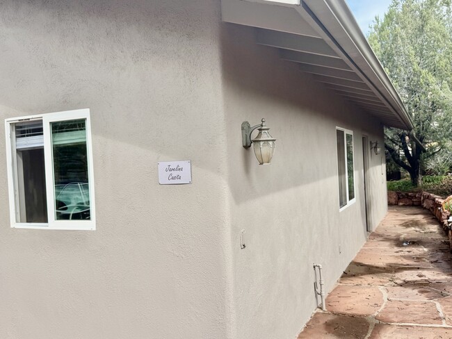 Building Photo - 120 Carol Canyon Dr