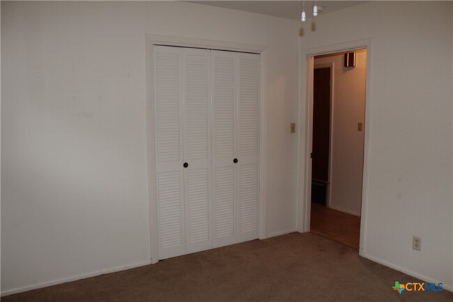 Building Photo - 525 Beverly Ln