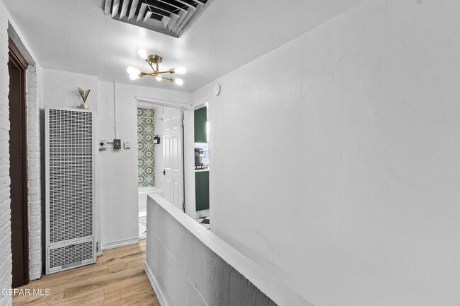 Building Photo - 618 1/2 Stewart Ct