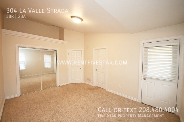 Building Photo - 304 La Valle Strada Ln