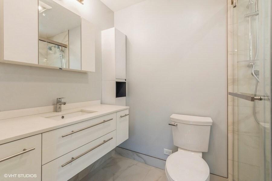 Building Photo - 7026 W Diversey Ave