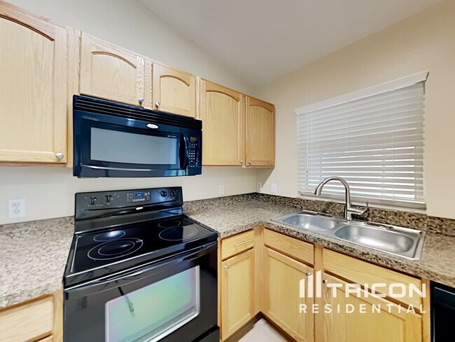 Building Photo - 1583 Naples Cir