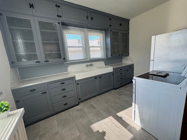 Building Photo - Old Charm, New Shine — Spacious 4 Bed Home...