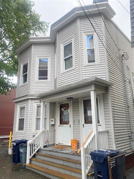 Building Photo - 2 Drummond Pl