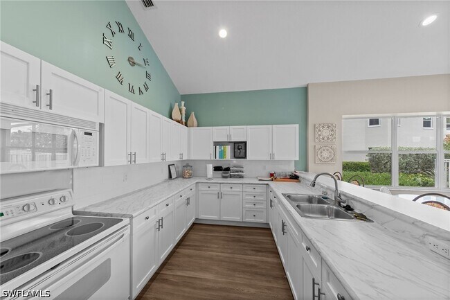 Building Photo - 28611 Carriage Home Dr