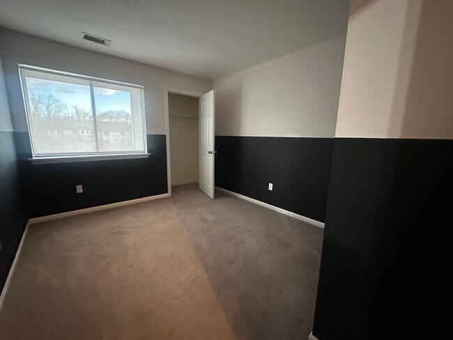 Building Photo - 66 Simsbury Landing