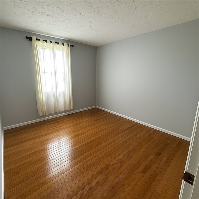 Building Photo - 11 Lheureux Cir