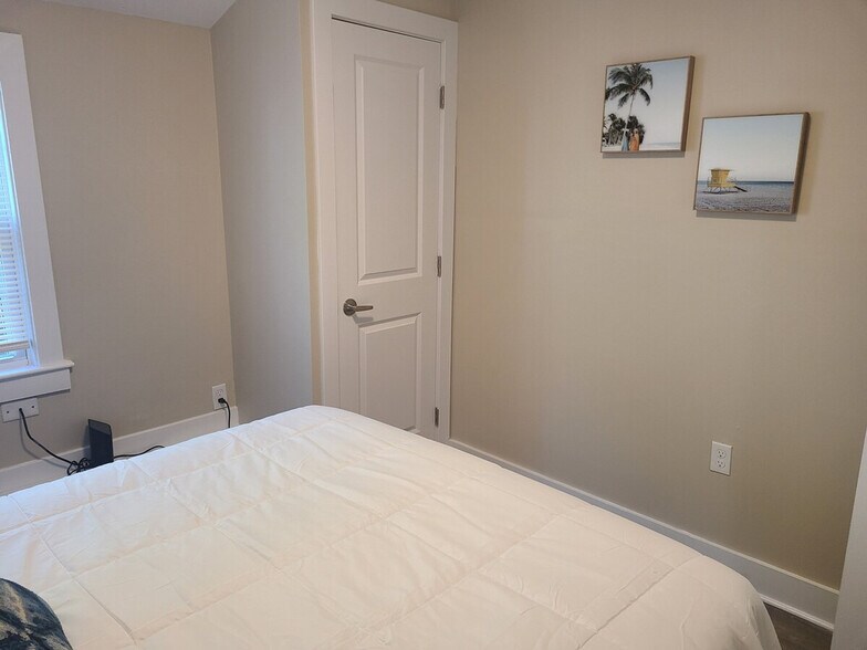 Building Photo - 20 Hawkes St