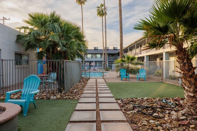 Building Photo - 1333 E Thomas Rd