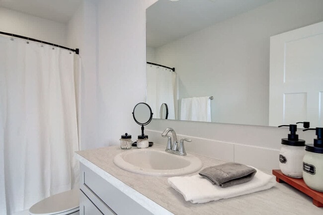 Building Photo - 5242 Fallon St