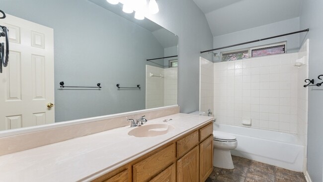 Building Photo - 525 Mustang Ridge Dr