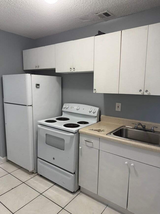 Building Photo - JEP9151176 LLC