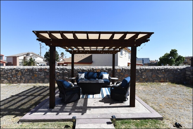 Building Photo - 5060 Silver Sands Ave