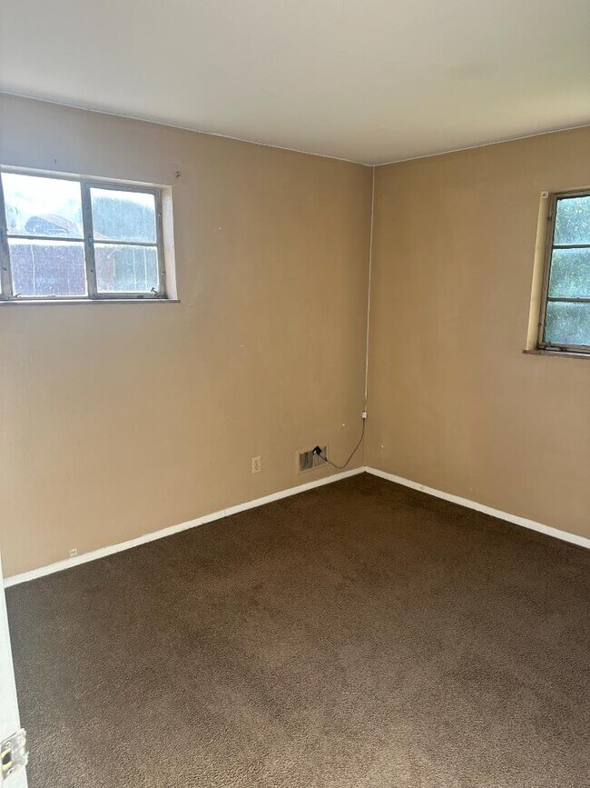 Building Photo - 5110 Chantilly Dr