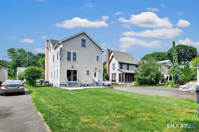 Building Photo - 171 Henderson Rd