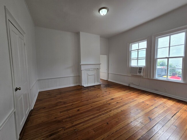 Building Photo - 403 W Hampton Ave