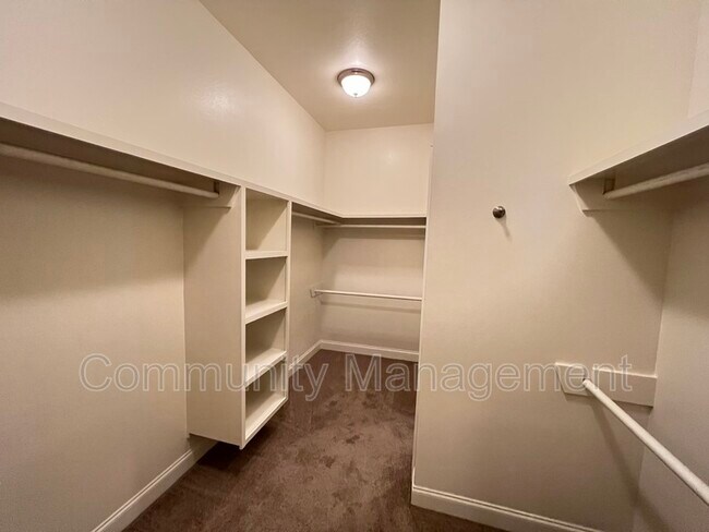 Building Photo - 8027 Seville Ct