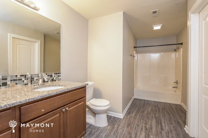 Building Photo - 5160 Largo Dr