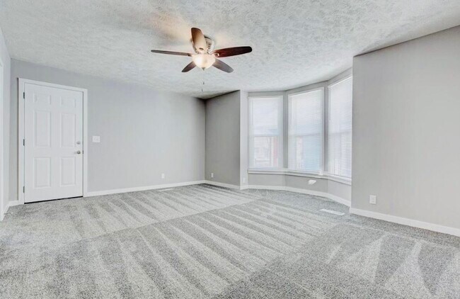 Big carpeted living room w/bay window - 3547 Avenue A