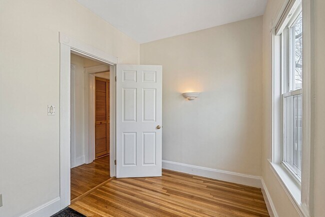 Building Photo - 8 Worcester St