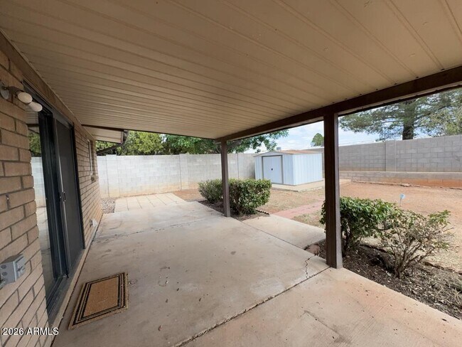 Building Photo - 3733 Sparrow Dr