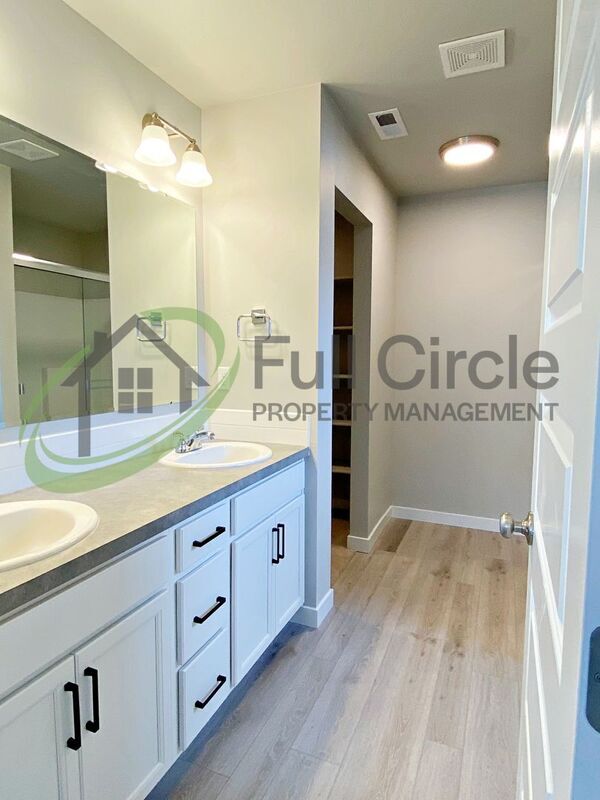 Building Photo - 5160 W Lesina St