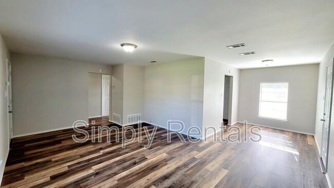 Building Photo - 1704 Langford St