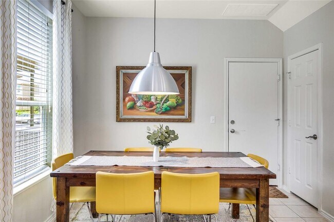 Building Photo - 9505 Southwick Dr