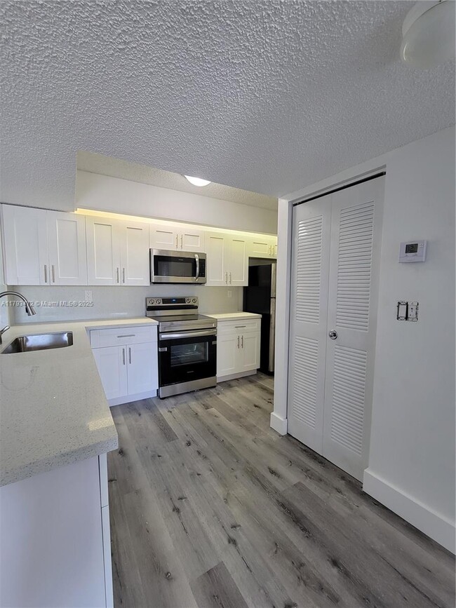 Building Photo - 8600 SW 212th St