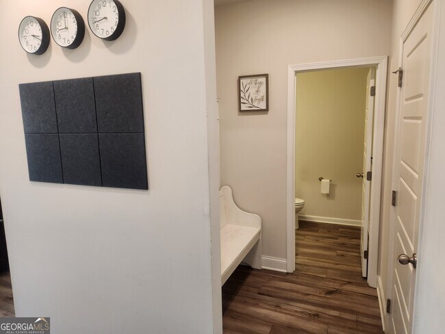 Building Photo - 47 Station Overlook Dr