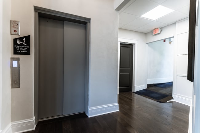 Building Photo - 101 N Rose St