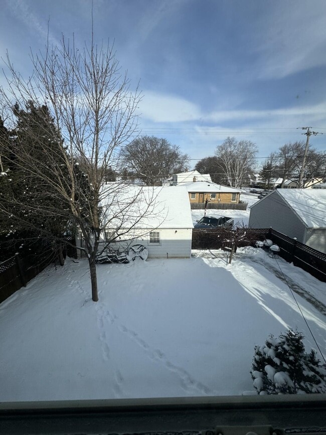 Building Photo - 7710 W Keefe Ave