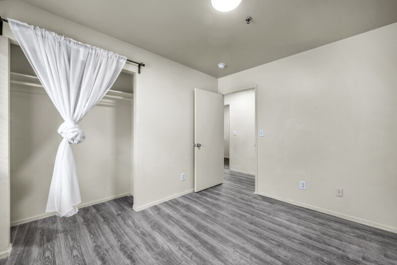 Building Photo - 5243 Huntington Dr