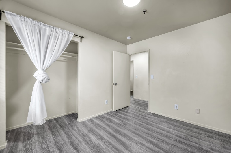 Building Photo - 5243 Huntington Dr N