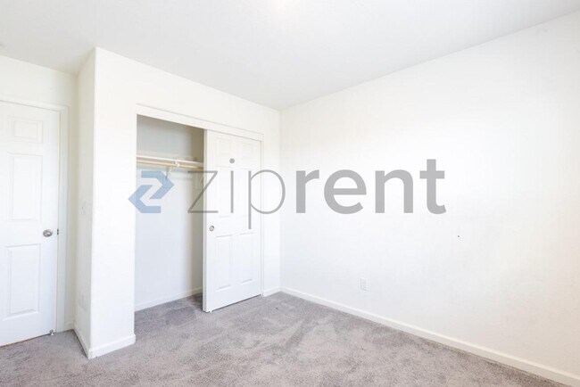 Building Photo - Unit