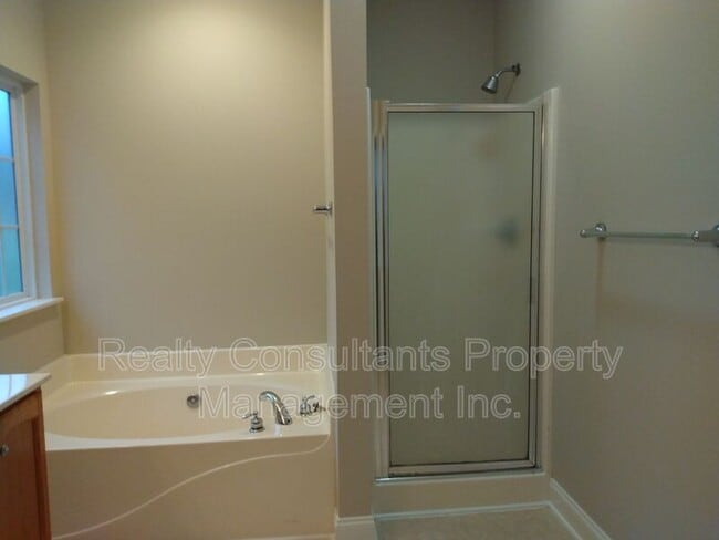 Building Photo - 7106 Holly Glen Ct