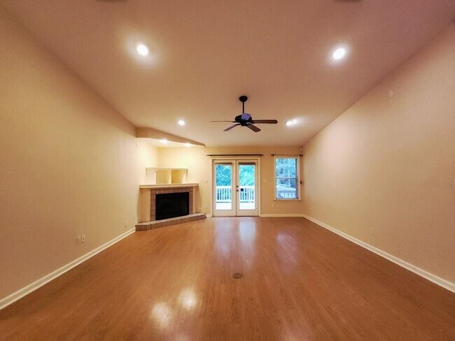 Building Photo - 8520 Hannary Cir