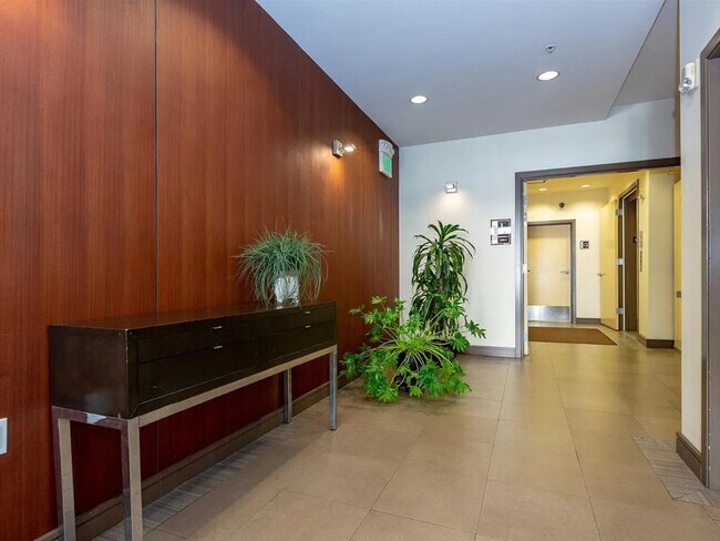 Building Photo - 1725 Washington St