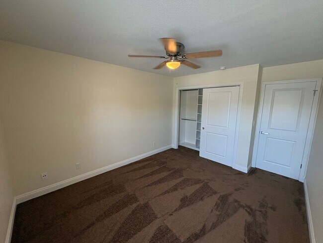 Building Photo - 2322 E Vassar Dr
