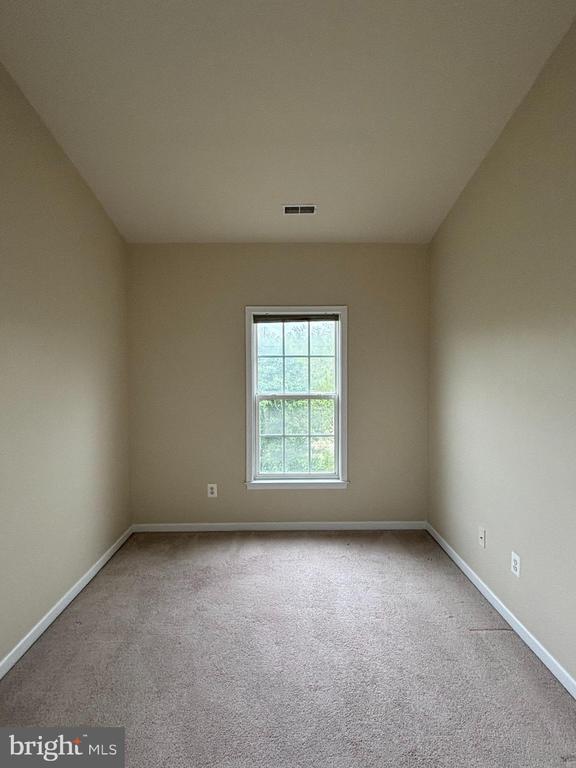 Building Photo - 301 Klee Dr