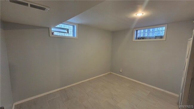 Building Photo - 1 Cresthaven Dr