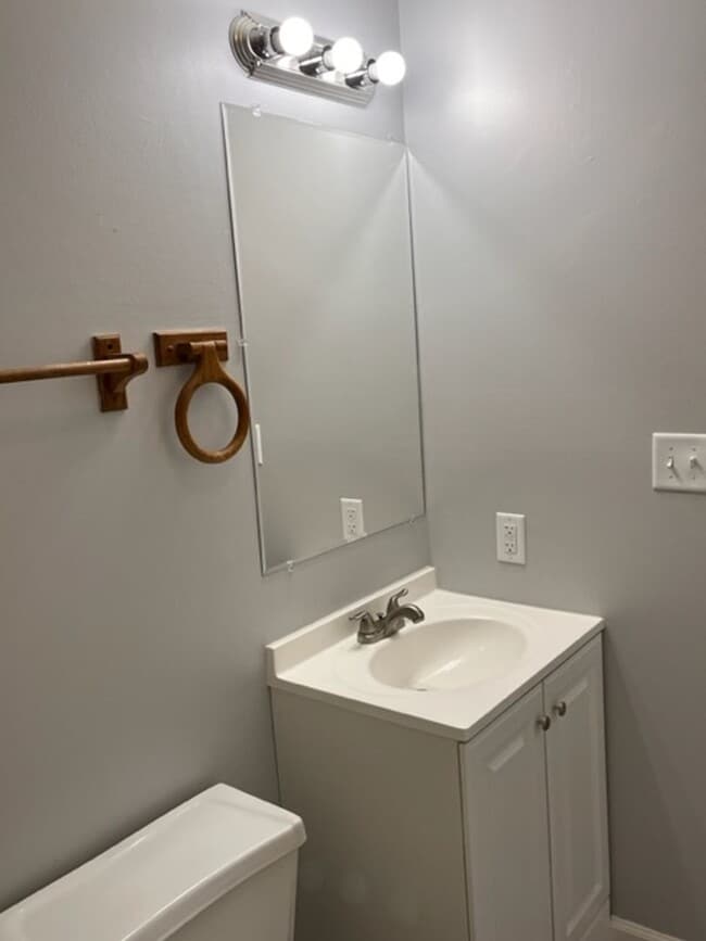 Building Photo - 2 Bedroom Duplex