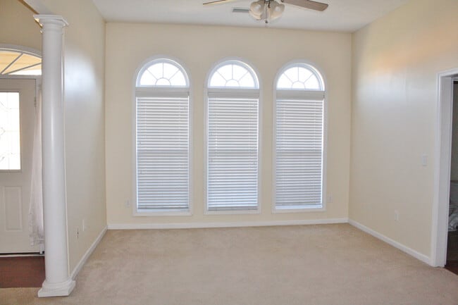 Building Photo - Gorgeous Phenix City Home Off Of HWY 165!