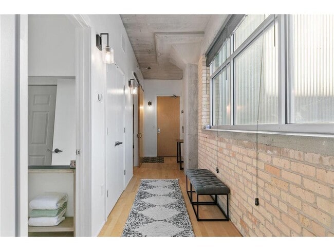 Building Photo - 748 N 3rd St