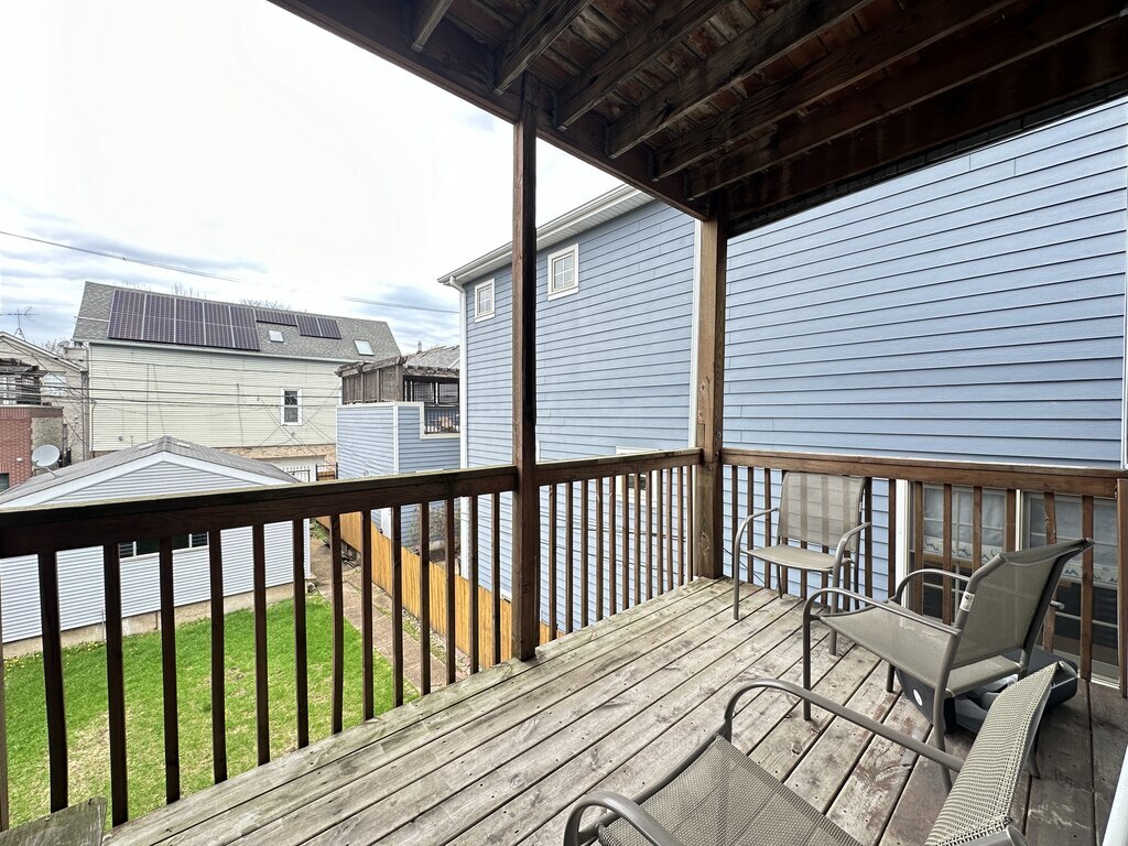 Building Photo - 1738 W Nelson St